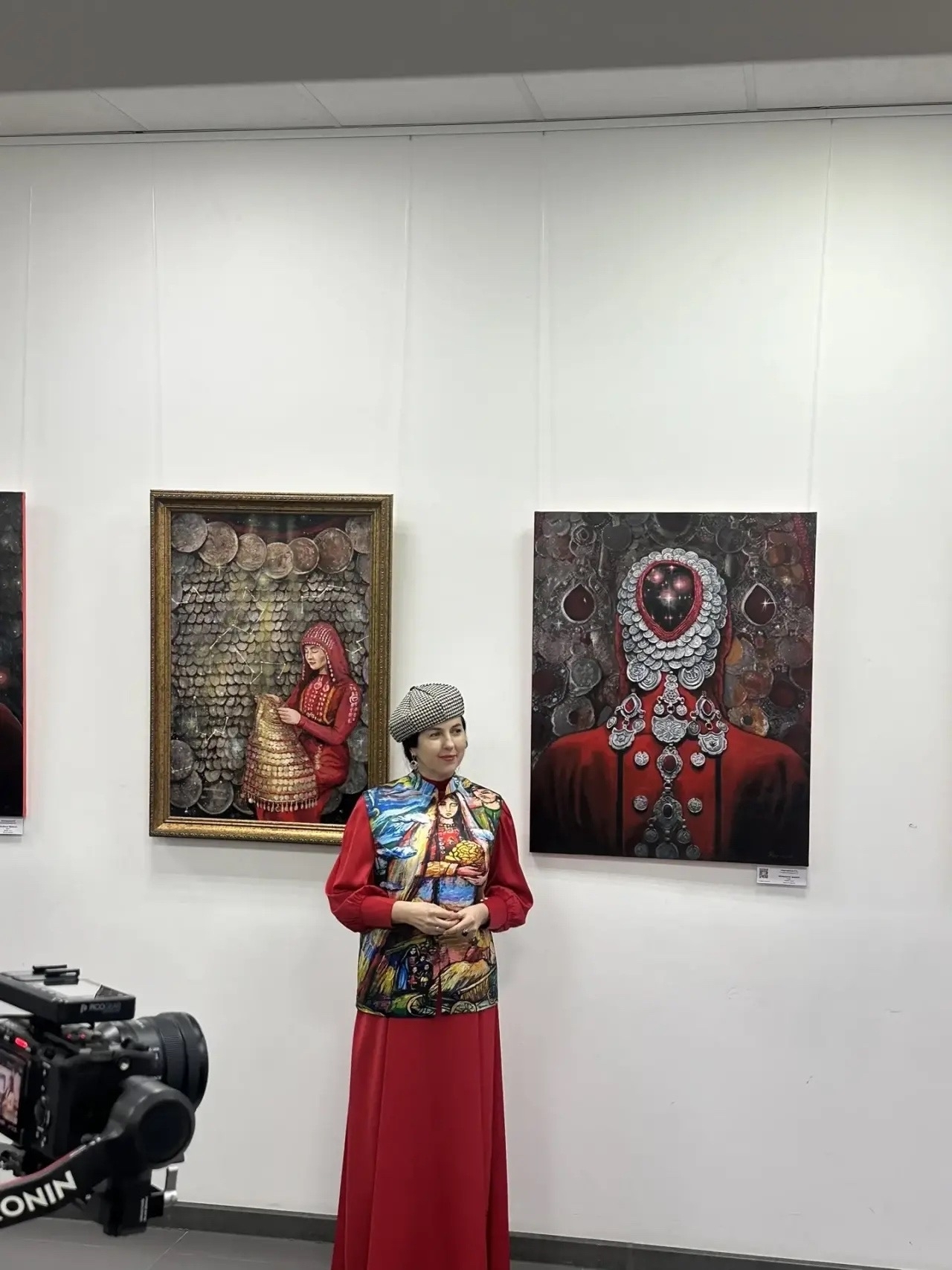 Каринэ Хабирова посетила открытие выставки Раушании Бадретдиновой