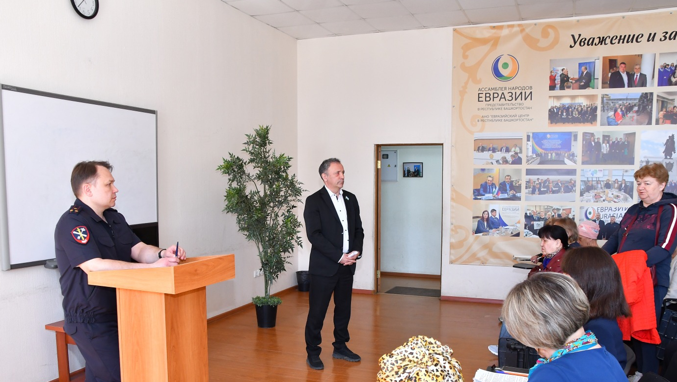 Рустем Ахмадинуров и Максим Родионов (слева)