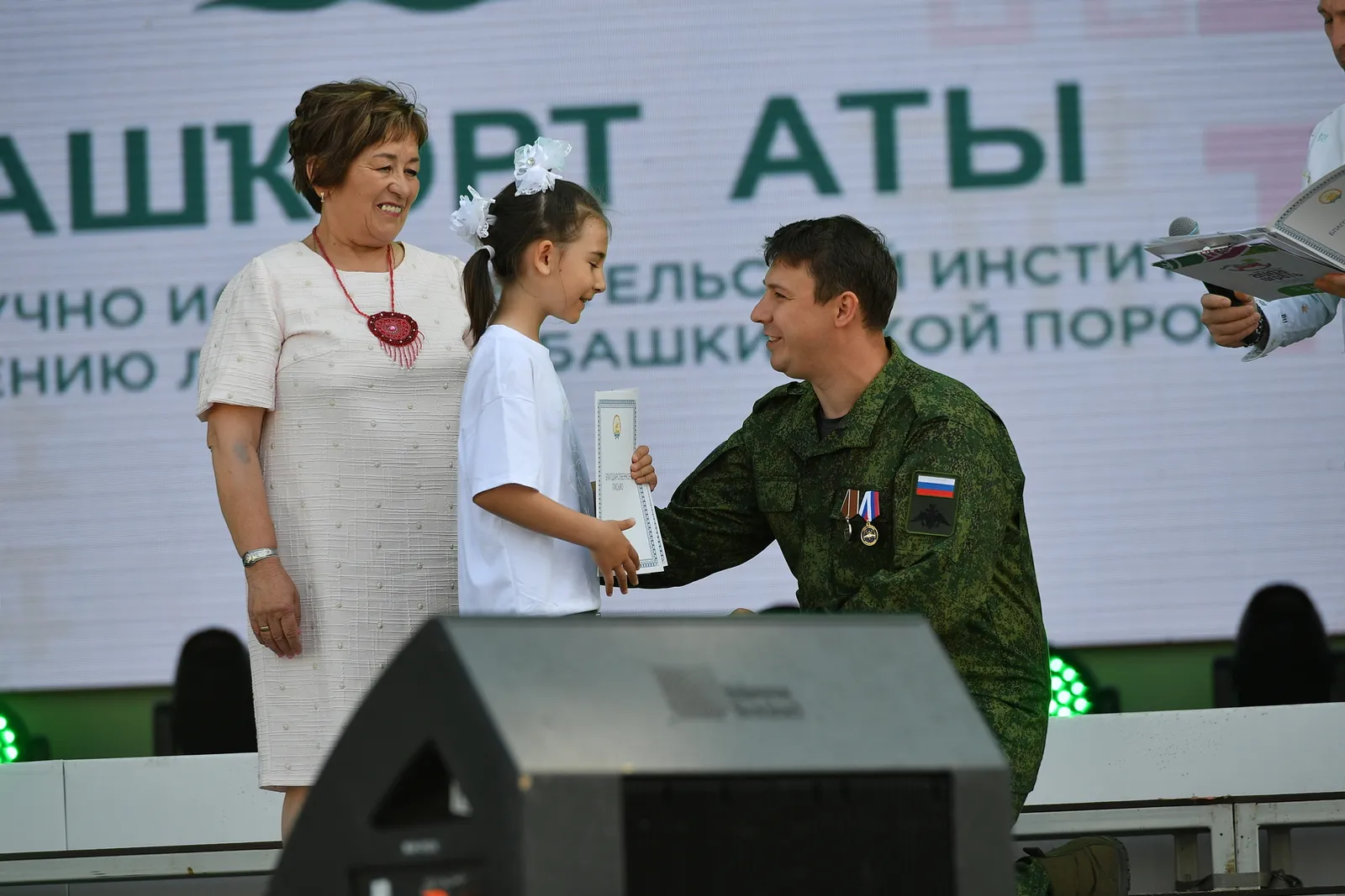 Бойцам СВО из Башкирии передали детские картины
