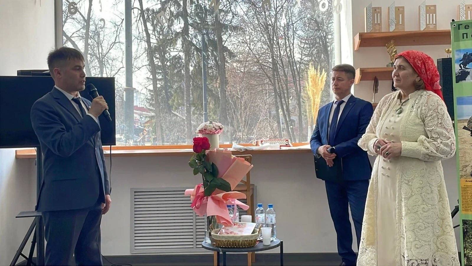 Лариса Абдуллина презентовала книгу о героях СВО