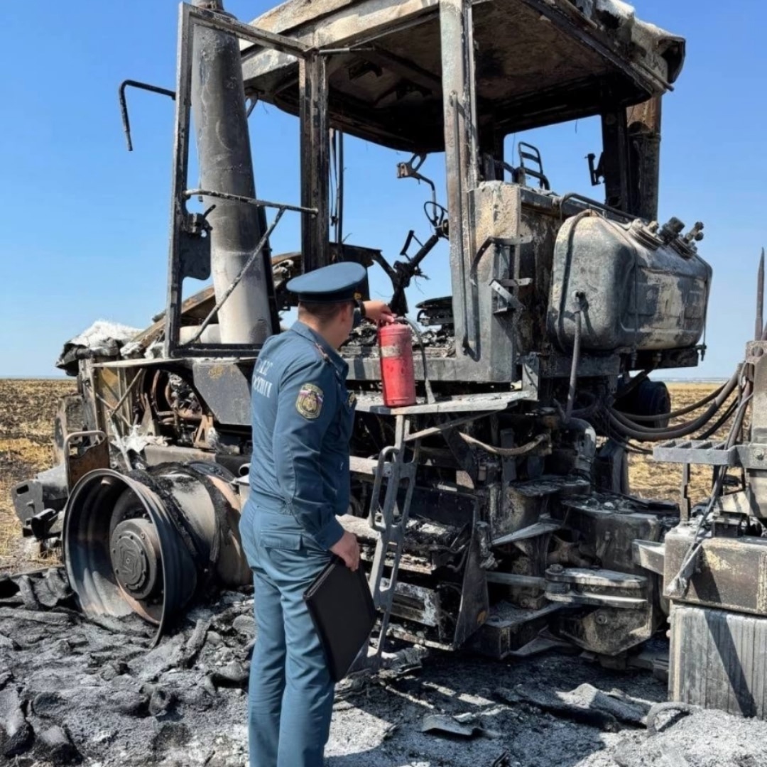 В Башкирии во время полевых работ сгорел трактор