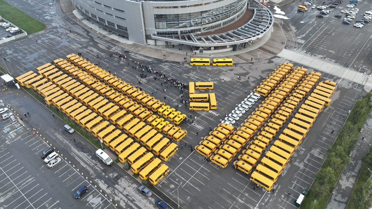 Более 200 школ Башкирии получили новые автобусы
