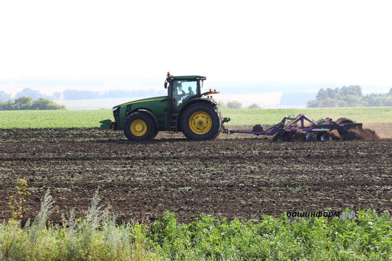 В поля вышли аграрии почти половины субъектов России