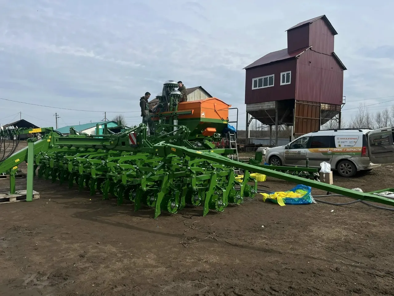 Племзавод «Алга» приобрёл современный посевной комплекс